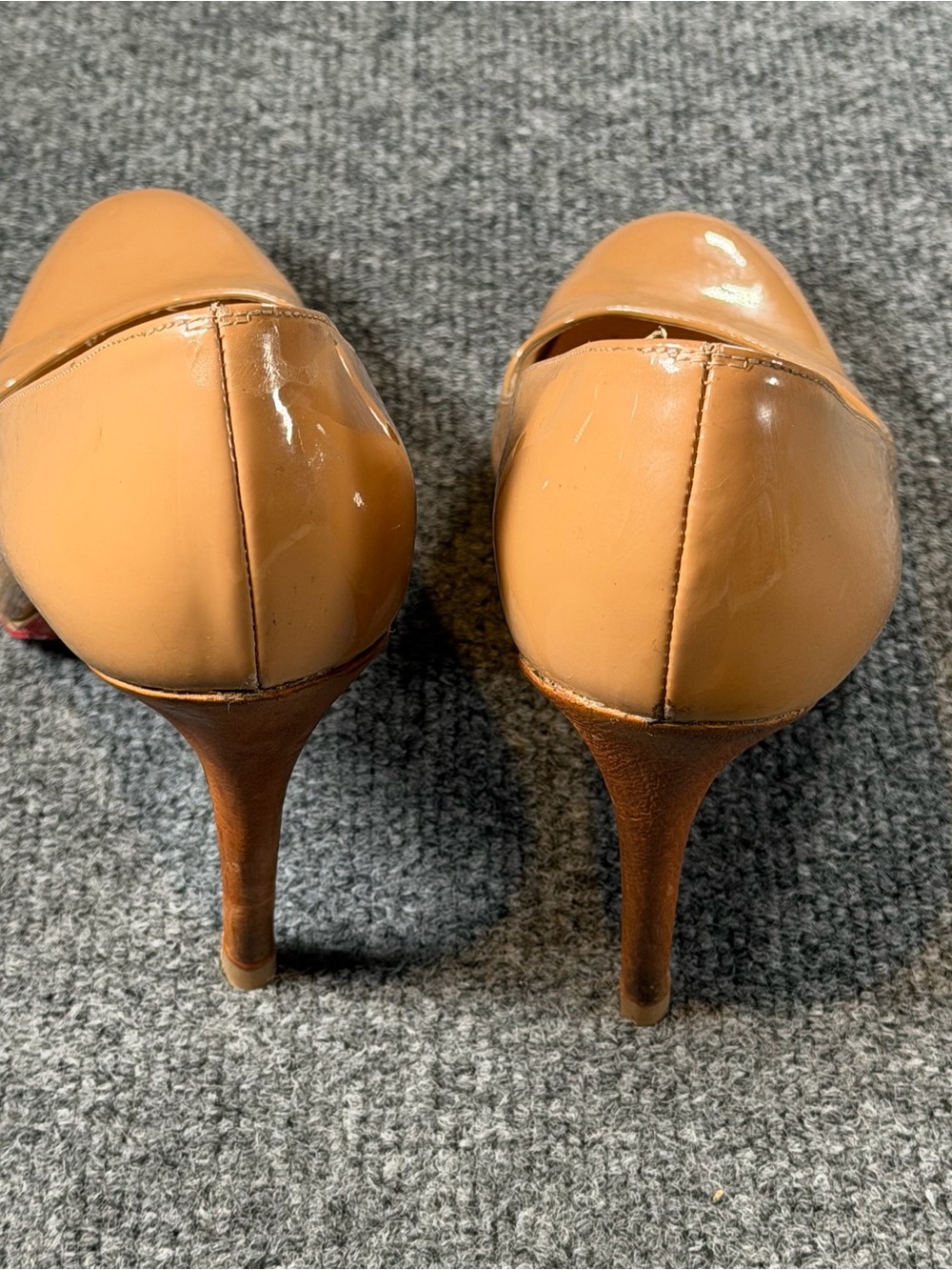 Christian Louboutin Women's Nude Patent Leather Red Bottom High Heel Pumps Sz 41 - Picture 2 of 13